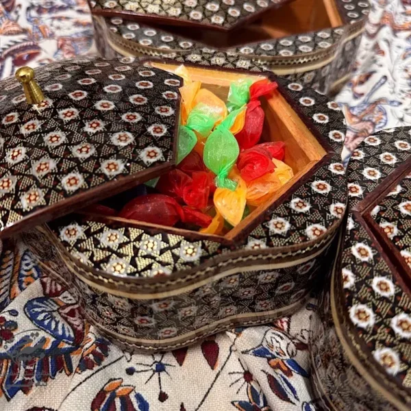 شکلات خوری خاتم کاری به همراه جعبه مخمل  مدل  پره وارو مشکی