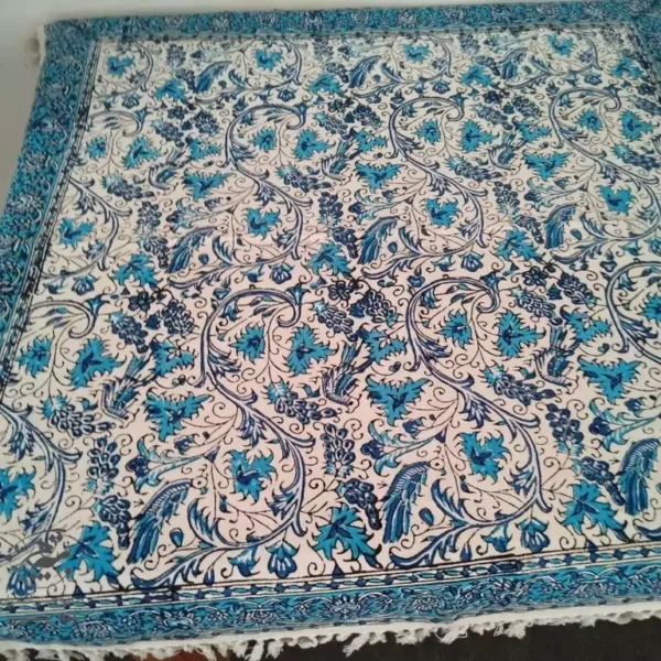 سفره قلمکاری طرح گل انگوری آبی 100در100