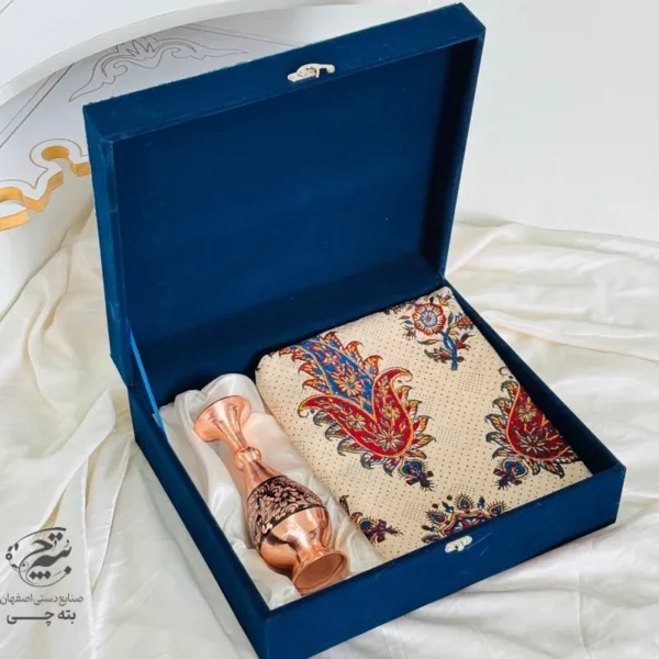 ست هدیه اداری گلدان مسی الماس تراش 20 و رومیزی قلمکاری