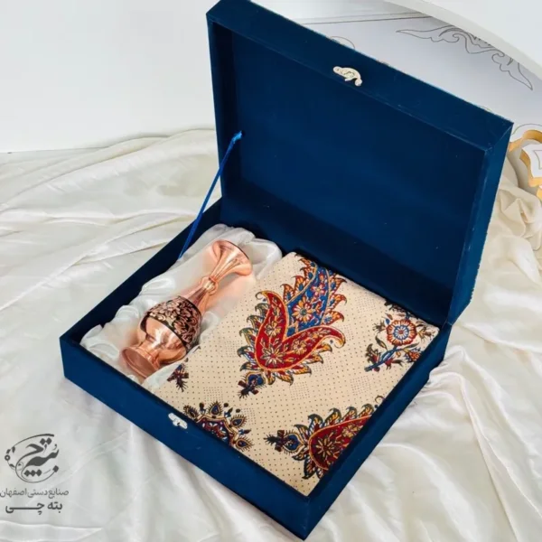 ست هدیه اداری گلدان مسی الماس تراش 20 و رومیزی قلمکاری