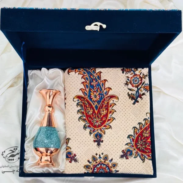 ست هدیه اداری گلدان مس و فیروزه 20 و رومیزی قلمکاری