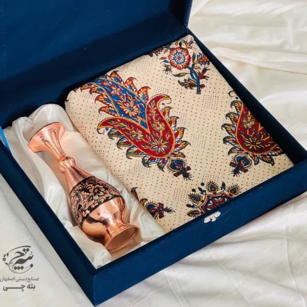 ست هدیه اداری گلدان مسی الماس تراش 20 و رومیزی قلمکاری