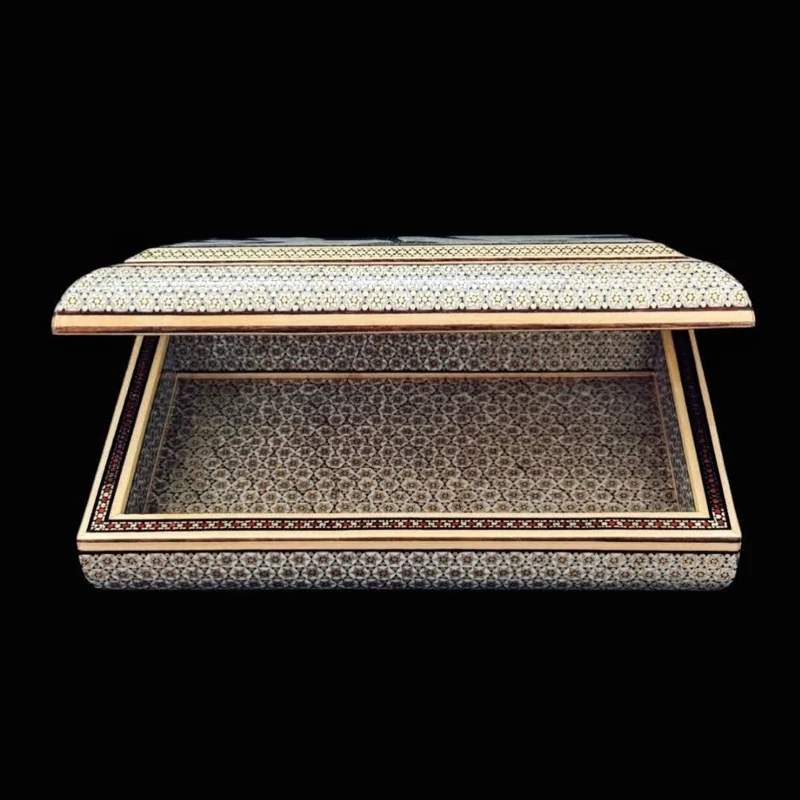 نمای نیمهباز جعبه خاتم کاری ۱۴×۲۲ بوتچی