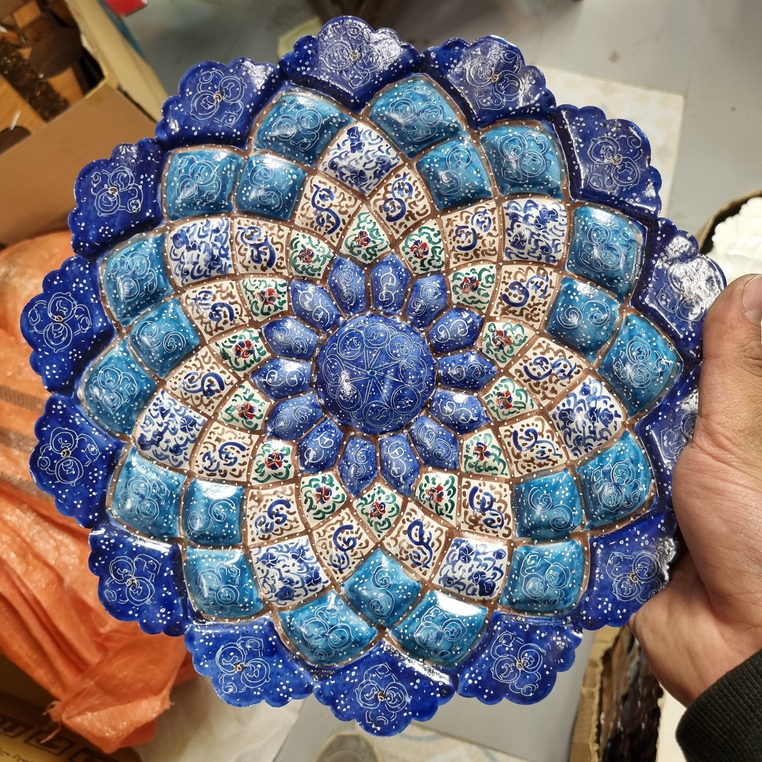 بشقاب میناکاری دیوارکوب 30 سانتی با جعبه سنتی