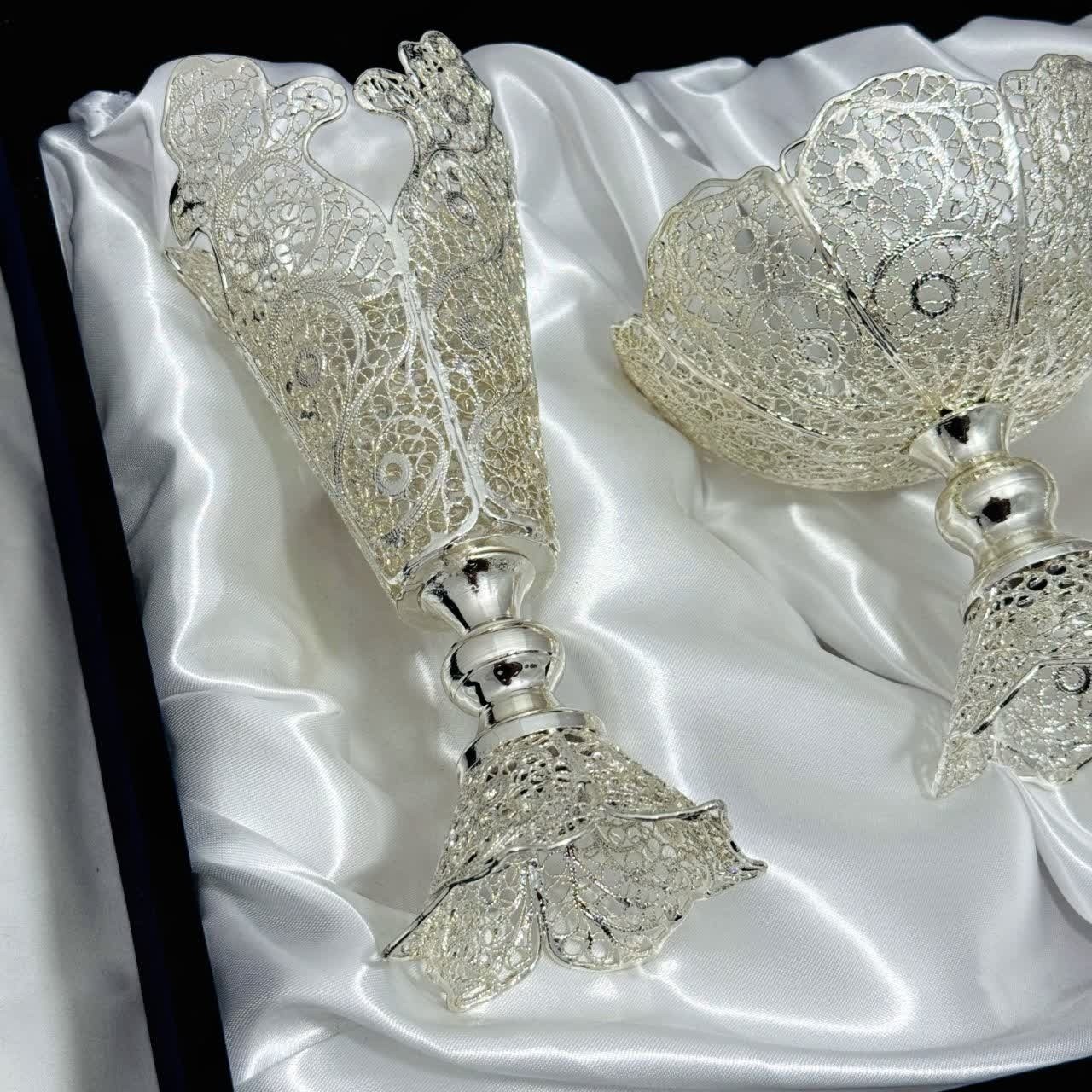 ست هدیه نقره گلدان ملیله کاری و قندان