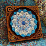 تابلو بشقاب میناکاری 30 سانتی همراه باقاب چوبی - Image 8