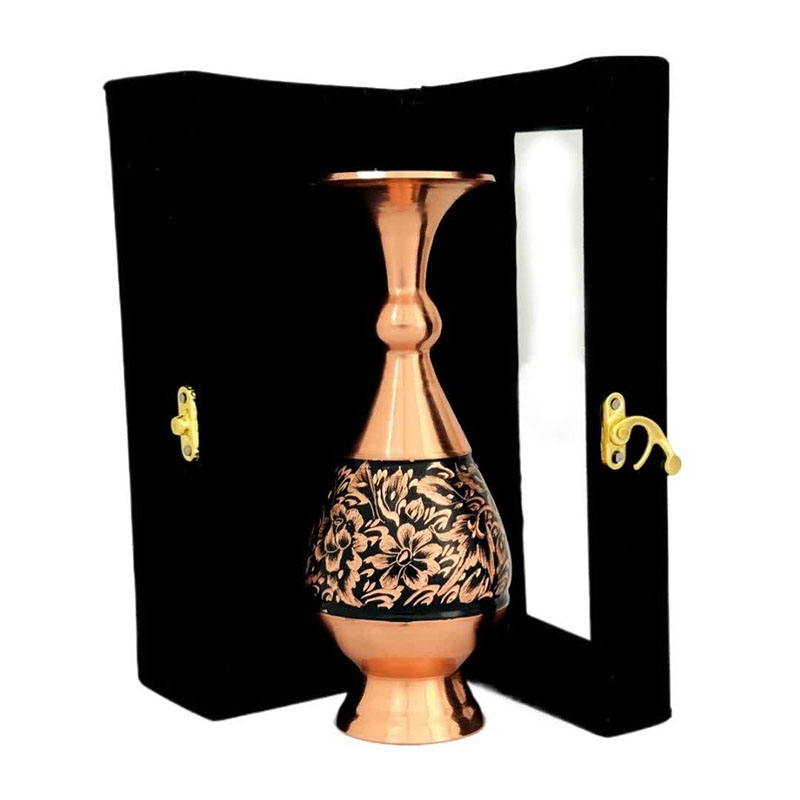 60kOqwvi6qtpY4TXwO7IfMgjuEPupnXBXuc2AIlltPrn3SJnjw.jpg گلدان مسی الماس تراش 20سانت به همراه جعبه فانتزی - Image 1