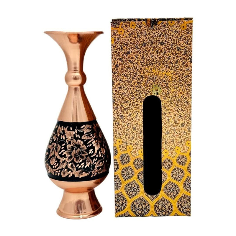 7rNzB2XBr4yEISVf44fb9dLYCkmtia4BtwtD6TNfZuDHpbNjfK.jpg گلدان مسی الماس تراش 25 سانتی با جعبه سنتی - Image 1