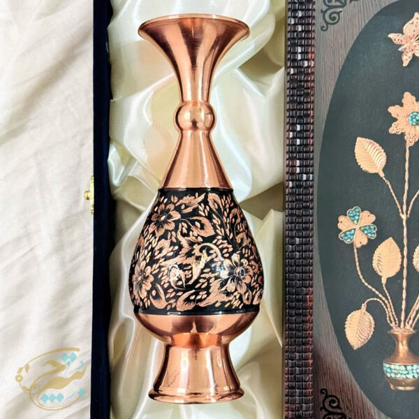 ست هدیه اداری گلدان مسی الماس تراش و تابلو فیروزه کوبی - Image 2