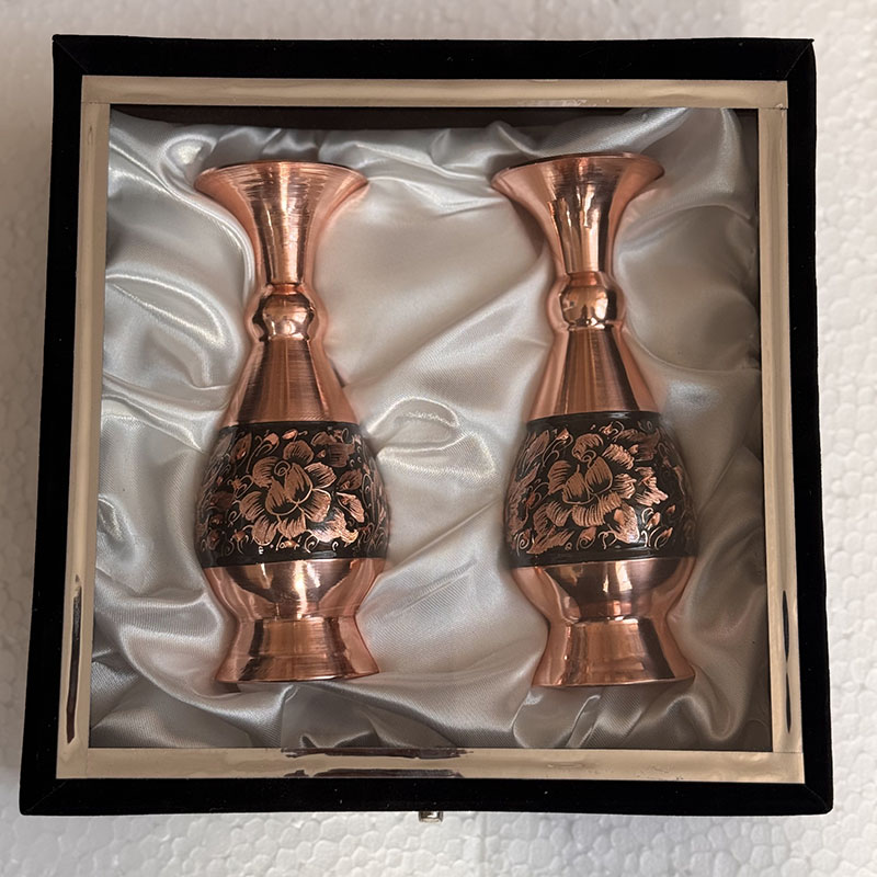 FSZ9X72kkiEY27PSk6KRBACHB20orE18KgCRnlEEXXUgqrk1V7.jpg گلدان مسی الماس تراش با جعبه مخمل - Image 1