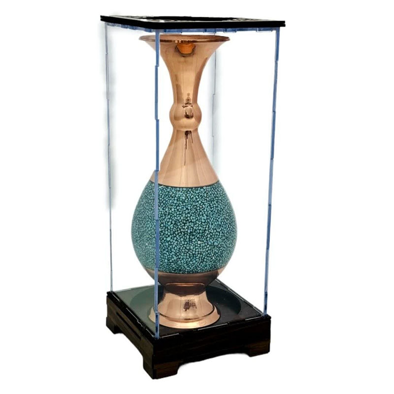 G1WYZS39DpRVTeYlg82baygtTwuX3TubyyQ0qApCzcYqkhfZWT.jpg گلدان فیروزه کوبی مسی به همراه پلکسی - Image 1