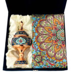 ست هدیه ظروف مسی پرداز ارتفاع 25 با رومیزی ترمه - Image 6