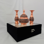 قندان مسی الماس تراش به همراه دوعدد گلدان ۱۶ - Image 10