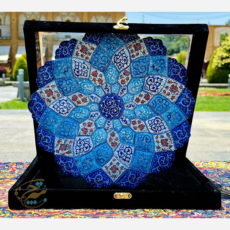 IMhHq8BZMkAnJtamtck3HzajAsP3fTq4xgTjqpsOUW4ner4nwE.jpg بشقاب میناکاری با جعبه هدیه 30 سانتی - Image 1