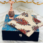 ست هدیه اداری گلدان مسی الماس تراش 20 و رومیزی قلمکاری