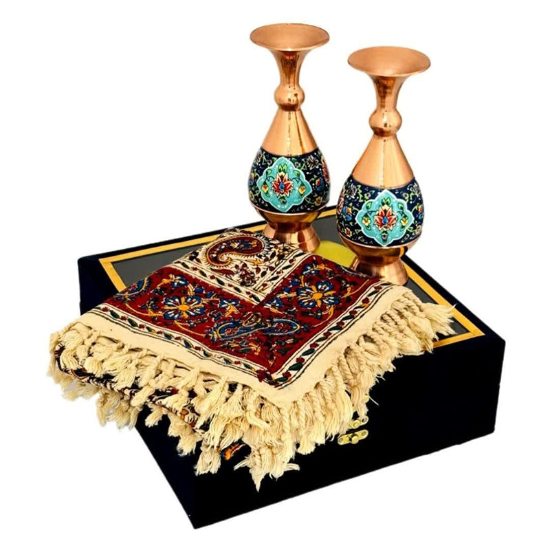 QP7PBoT5eGkeuUx2yBU84a8lNN6tYb6JwY2yYpkHkYdQHjZTaR.jpg ست اداری رومیزی قلمکار و گلدان جفتی 20 سانتی مدل پرداز - Image 1