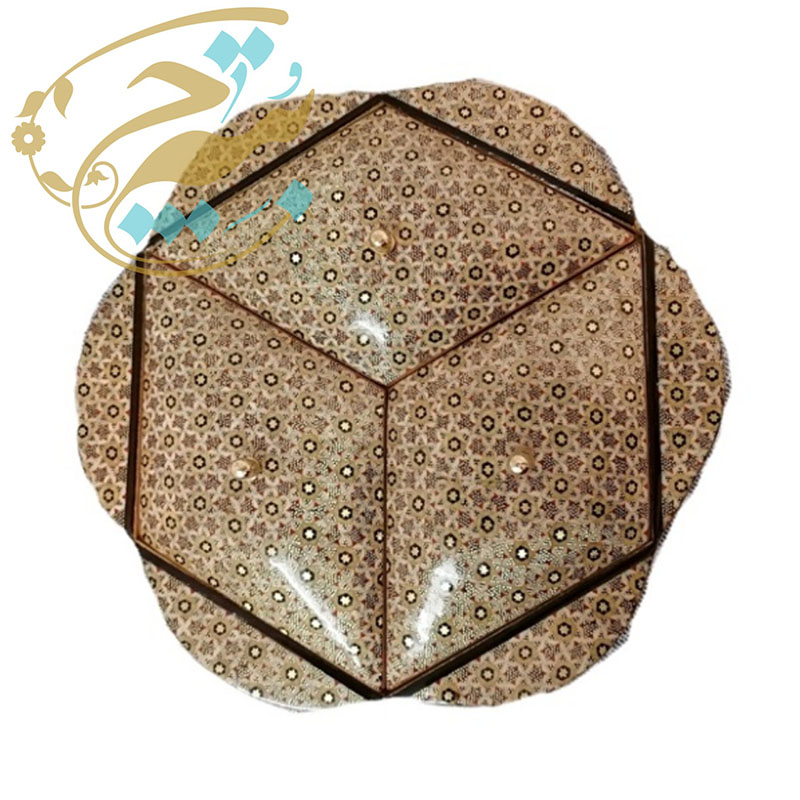 QwNeCPDSfMrPpAo8c0AXtbO4uMvKeOMXYlOYYejQclAQoBDjL4.jpg شکلات خوری خاتم کاری سه درب مدل پره وارو طرح گلی شش ضلعی سایز 23در23 - Image 1