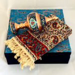 ست هدیه ظروف مسی پرداز ارتفاع 25 با رومیزی قلمکاری