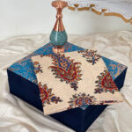 ست هدیه اداری گلدان مس و فیروزه 20 و رومیزی قلمکاری - Image 6