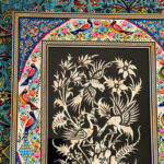 تابلو قلمزنی رومیزی با قاب خاتم کاری گل و بلبل 28در34 - Image 3