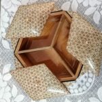 شکلات خوری خاتم کاری سه درب مدل پره وارو  طرح گلی شش ضلعی سایز 23در23 - Image 3
