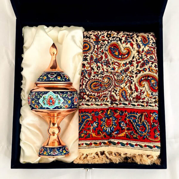 ست هدیه ظروف مسی پرداز ارتفاع 25 با رومیزی قلمکاری - Image 2