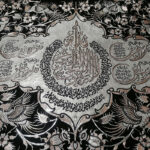 تابلو قلمزنی با قاب خاتم کاری صلیبی آیت الکرسی و چهارقل 70در90 - Image 4