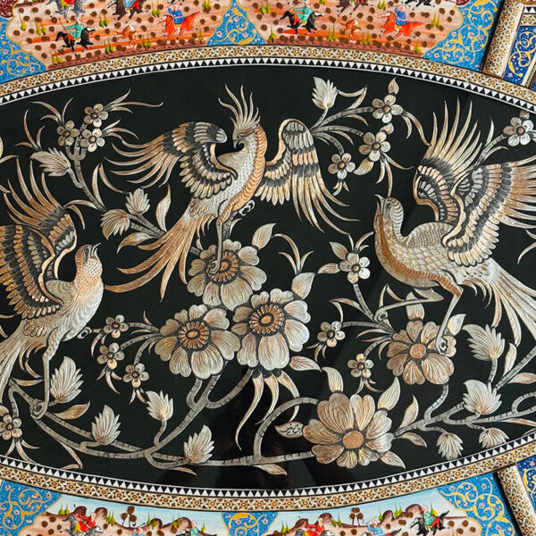 تابلو قلمزنی  استاد جعفری با قاب خاتم کاری بیضی اسب و شکار 70در120 - Image 3