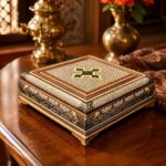 جعبه خاتم کاری توپی 25در25  سانتی  لولایی داخل راش