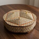 شکلات خوری خاتم کاری سه درب طرح گلی شش ضلعی تو راش سایز 23در23