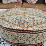 شکلات خوری خاتم کاری سه درب  طرح گلی شش ضلعی تو راش سایز 23در23 - Image 6