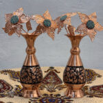 قندان مسی الماس تراش به همراه دوعدد گلدان ۱۶ - Image 4