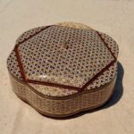 شکلات خوری خاتم کاری چوبی طرح گلی پره وارو قطر21 - Image 3