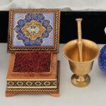پک هدیه زعفران به همراه ظروف مینا کاری و جعبه خاتم کاری تذهیب - تصویر 7